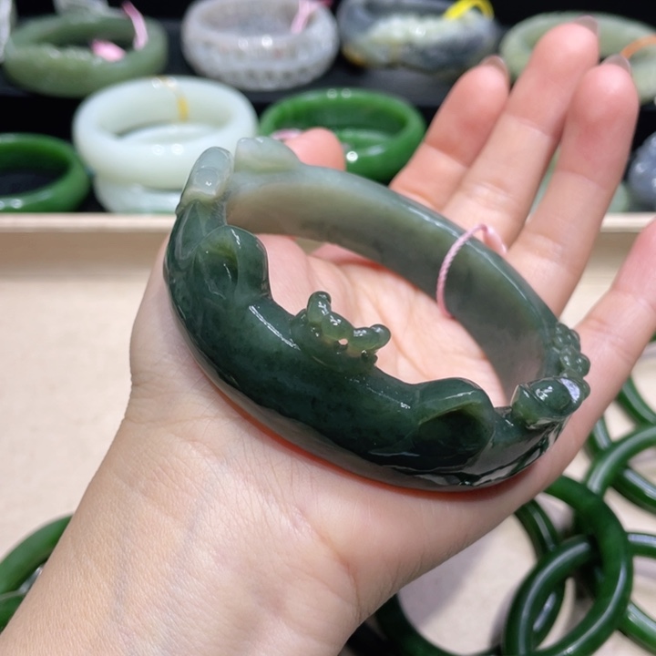 和田玉手镯65圈口 编号19未镶嵌