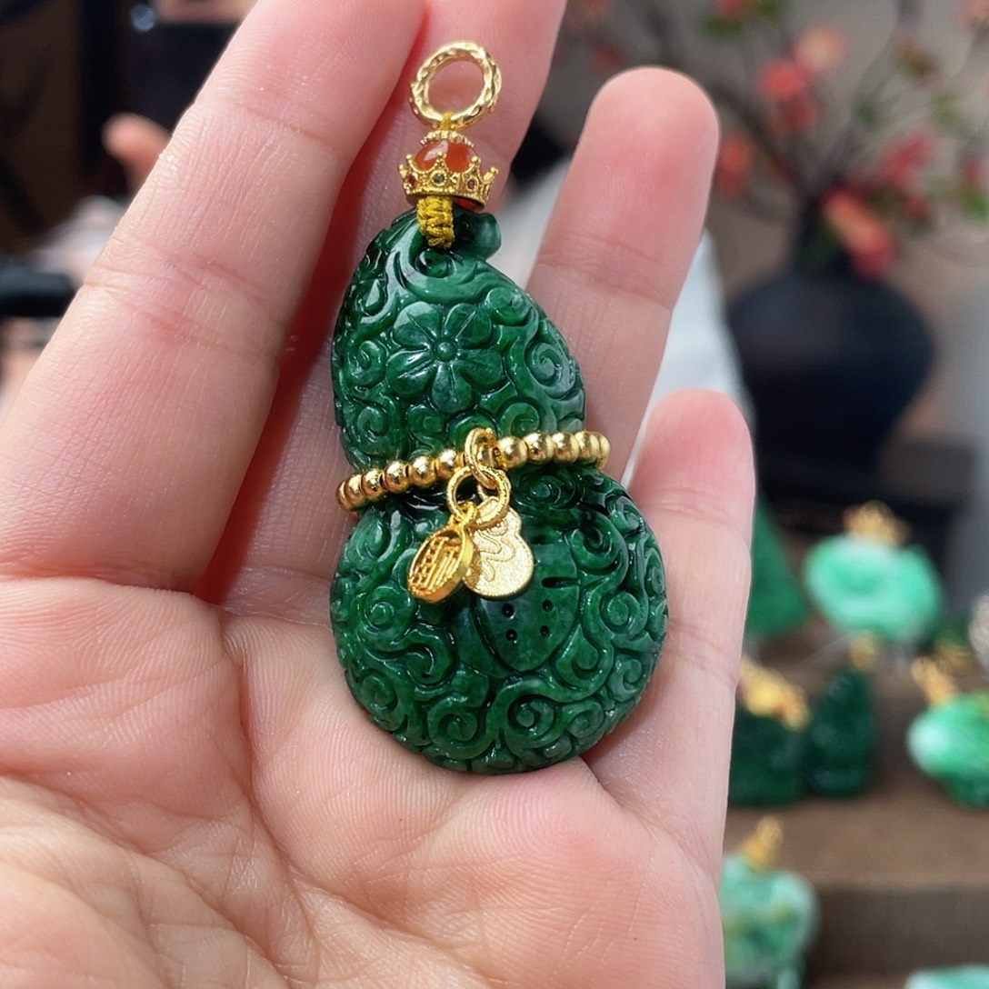 翡翠未镶嵌吊坠(赠链)福利