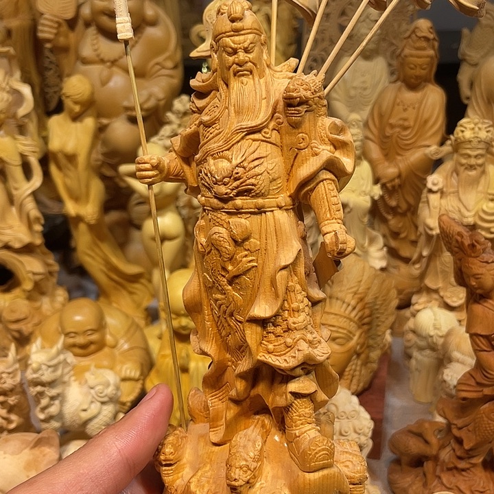 宝***妈黄杨木九龙五旗关羽