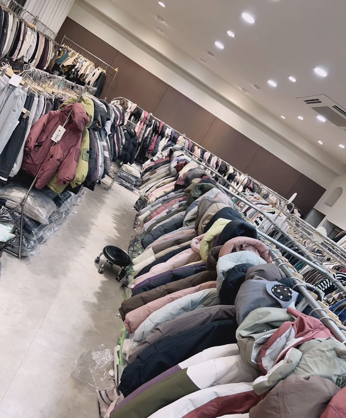 006号冬款上新轻奢小众男宝女宝中性款连帽羽绒服