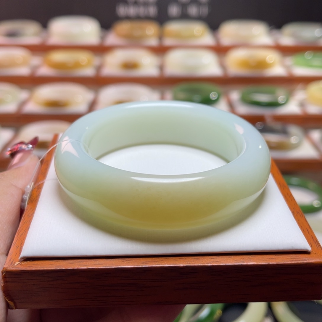 【闪购商品】和田玉手镯未镶嵌