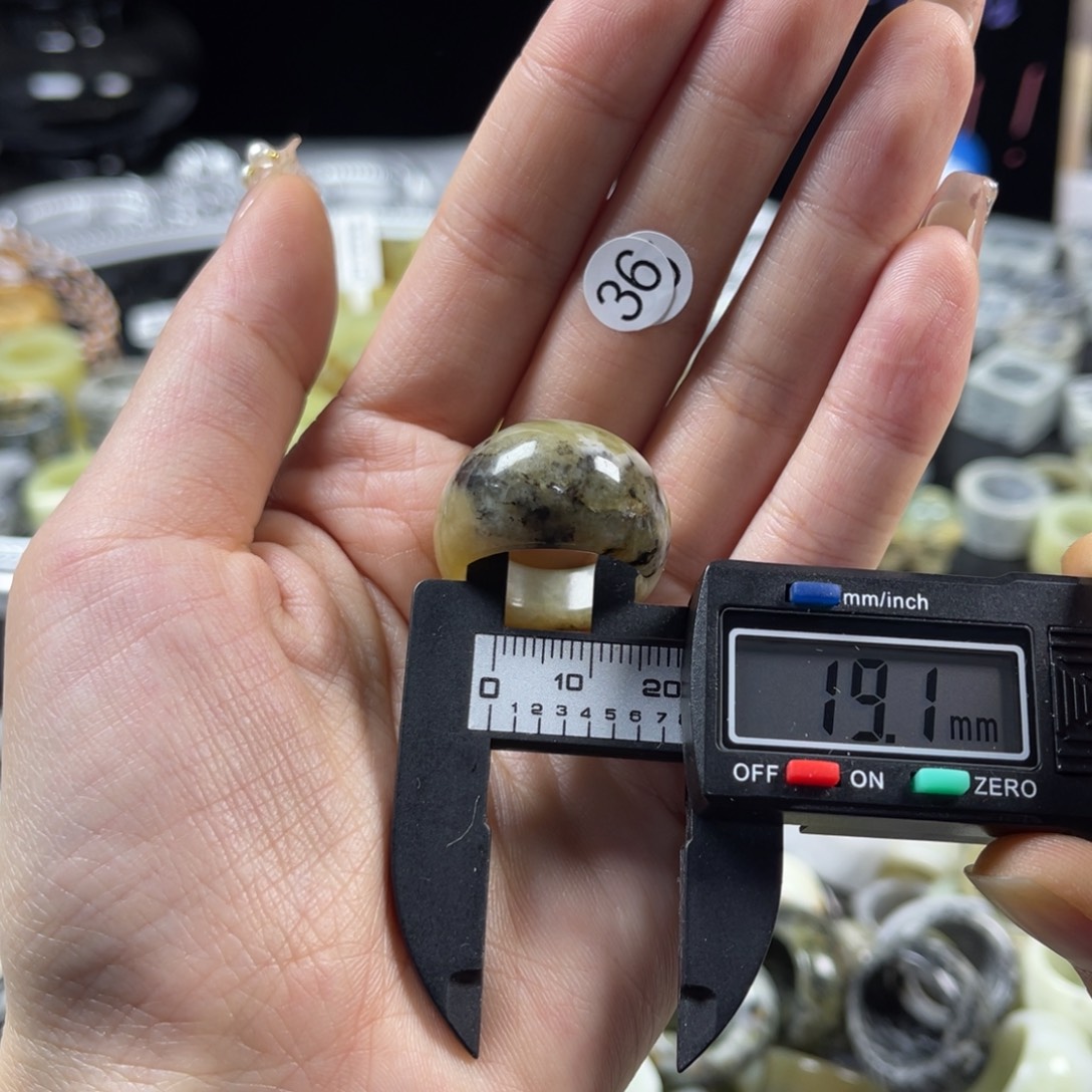 蛇纹石玉未镶嵌戒指