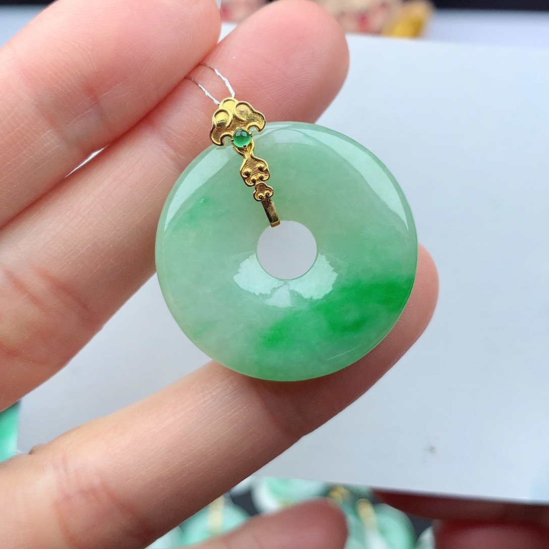 翡翠18K金镶嵌颈饰翡翠