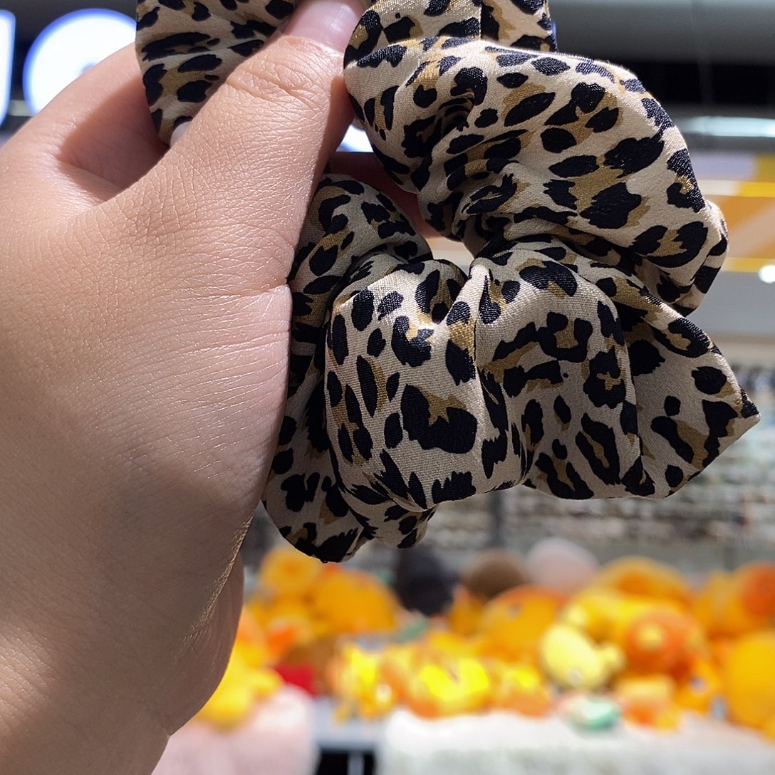 布艺非金属泡菜豹纹发圈
