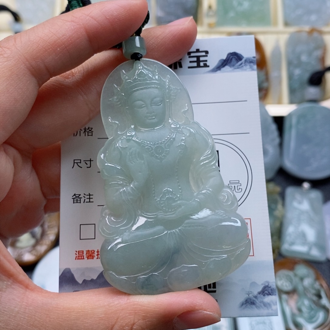 翡翠颈饰未镶嵌度母