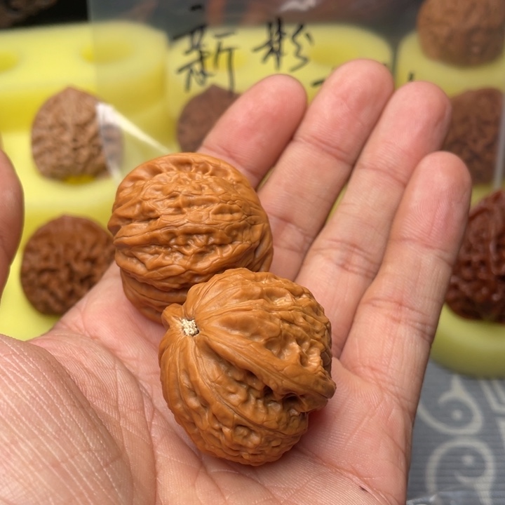 y***.文玩核桃把件铁锤37编号716