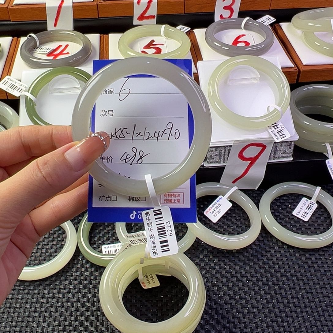 说***话未镶嵌手镯和田玉