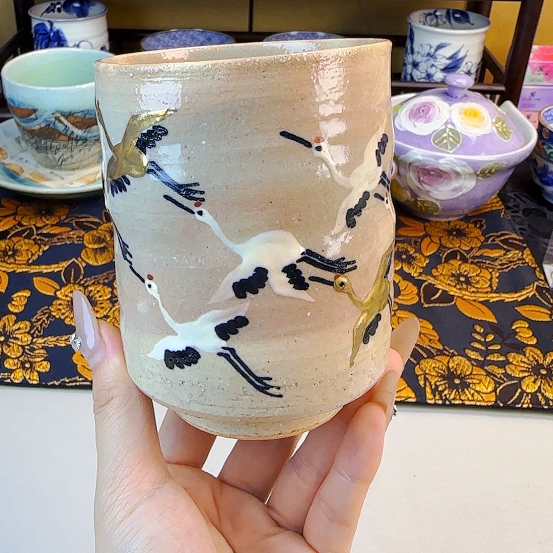 他家茶具瓷器真美！