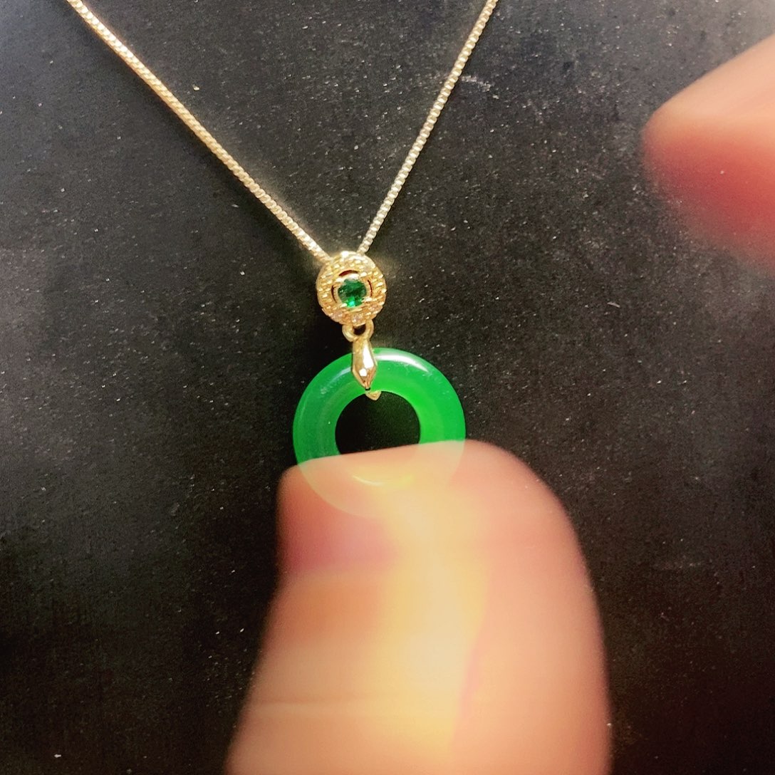 翡翠18K金镶嵌颈饰