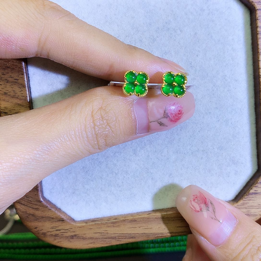 翡翠耳饰银S925镶嵌天然翡翠耳钉