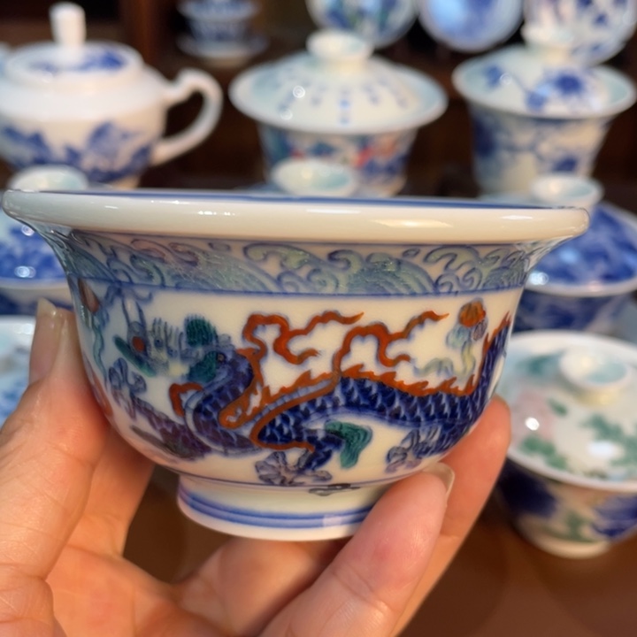 手工手绘斗彩龙纹压手杯