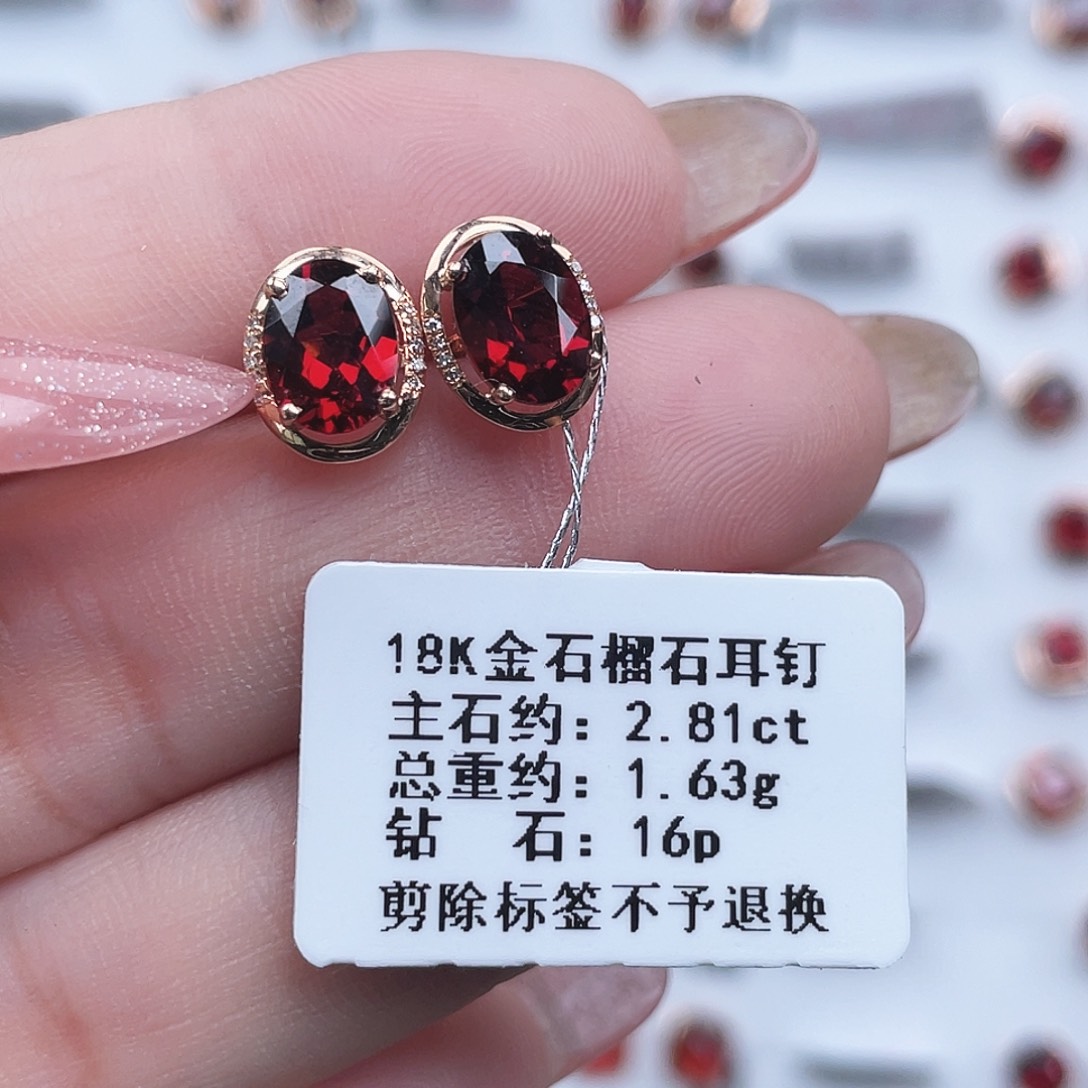 18K金镶嵌耳饰石榴石