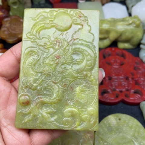 蛇纹石玉颈饰未镶嵌10