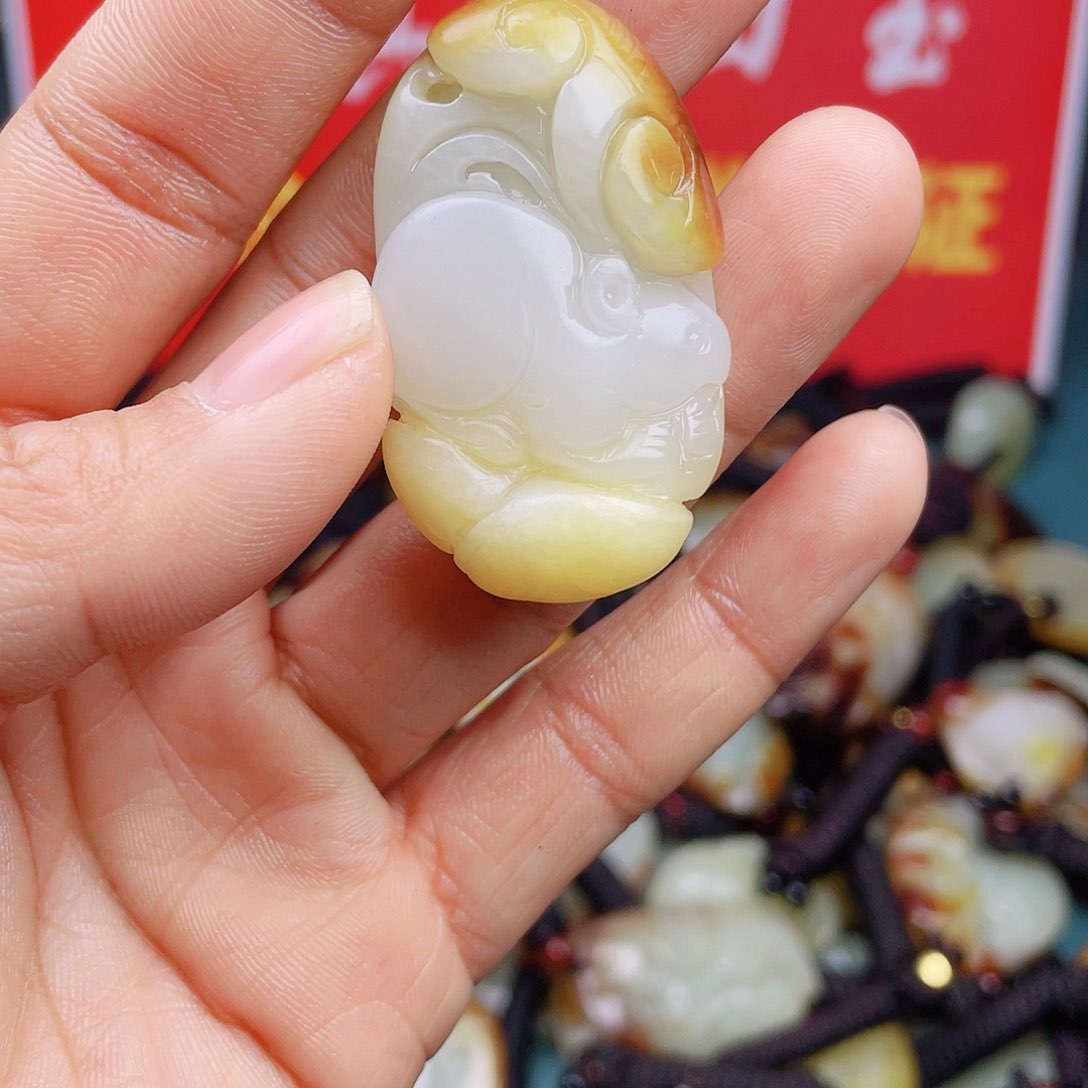 和田玉颈饰未镶嵌