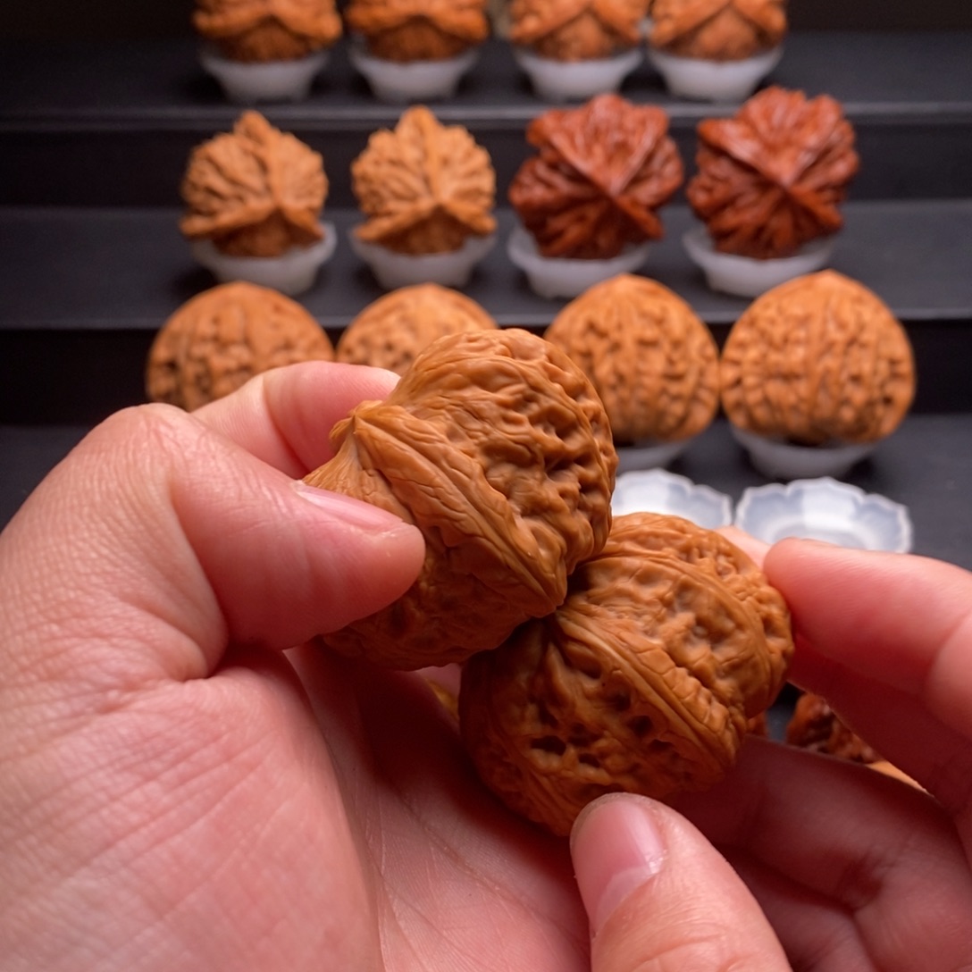 文玩核桃把件随*核为贵