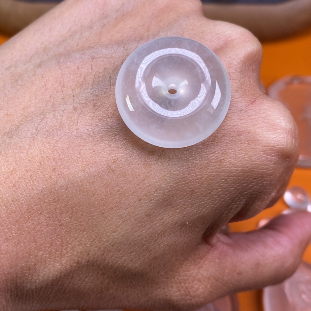 石英质玉未镶嵌吊坠(不含链)平安扣