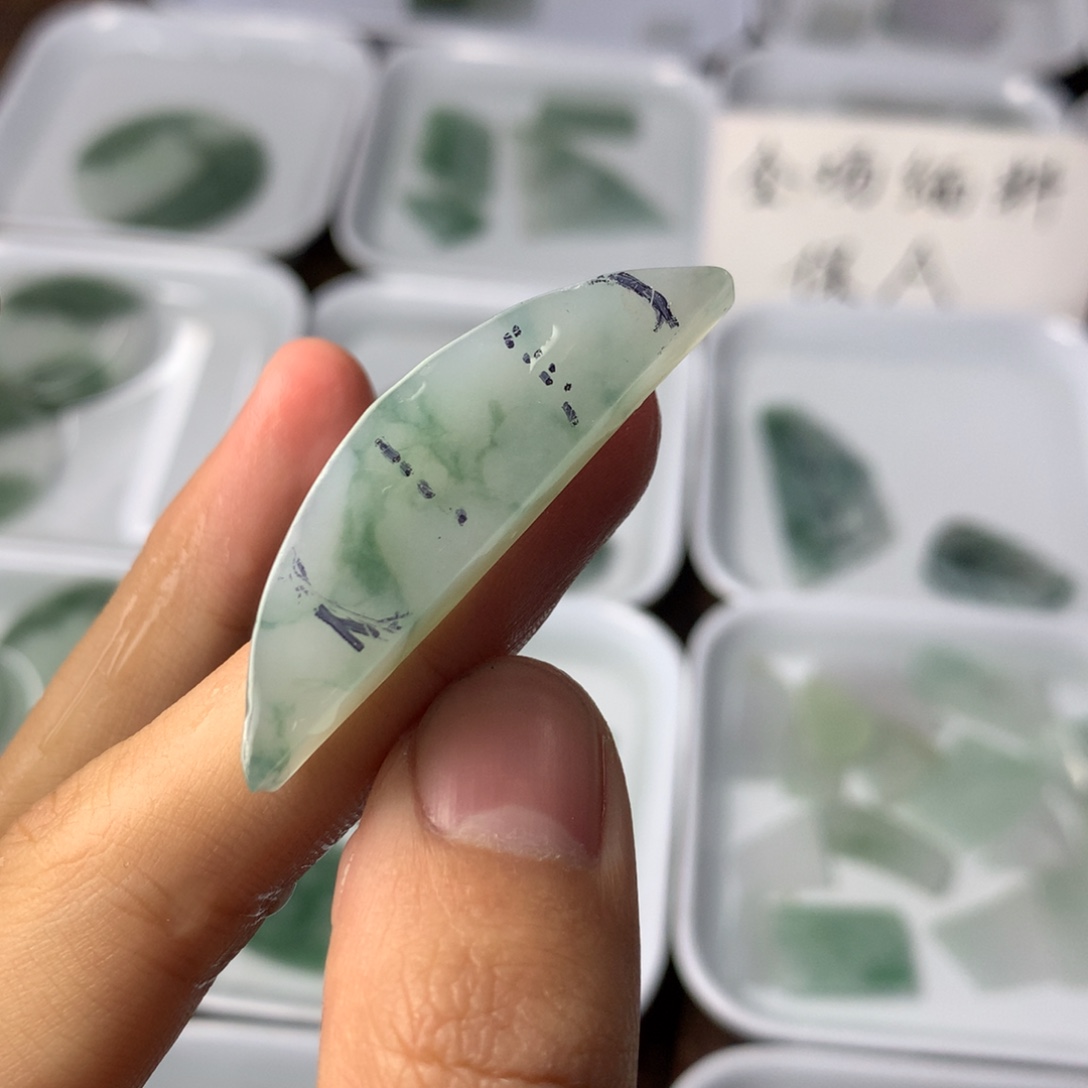 我***相翡翠散珠直播间的