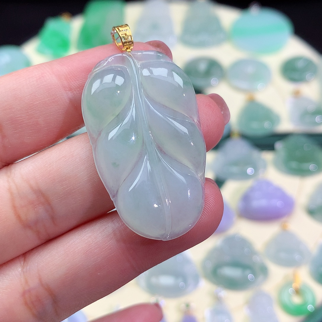 翡翠18K金镶嵌颈饰金枝玉叶