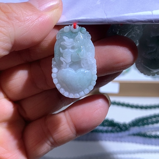 翡翠未镶嵌颈饰09