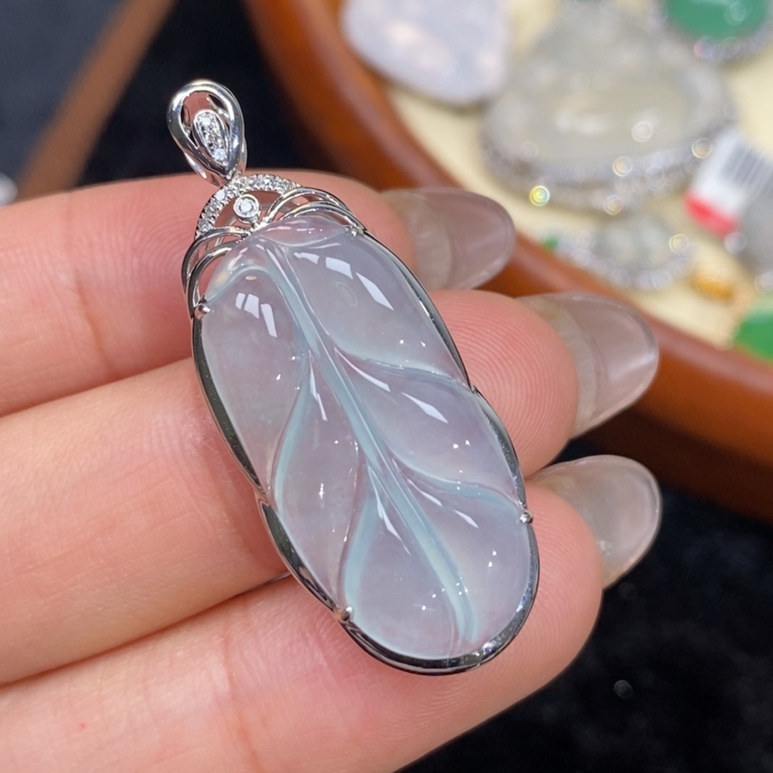 翡翠吊坠(赠链)18K金镶嵌