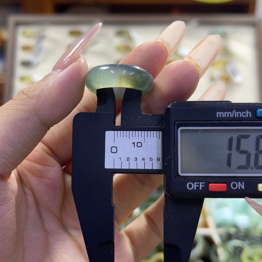 蛇纹石玉未镶嵌手镯41