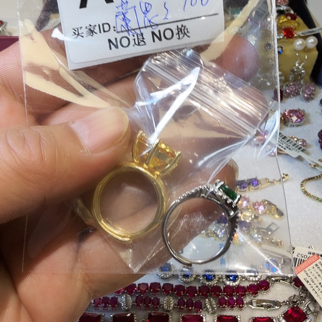 蘭***儿8克拉碧玺（处理）非常好的戒指一个一个