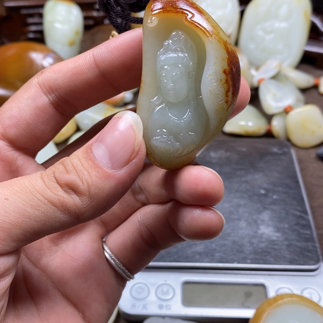 和田玉未镶嵌把件