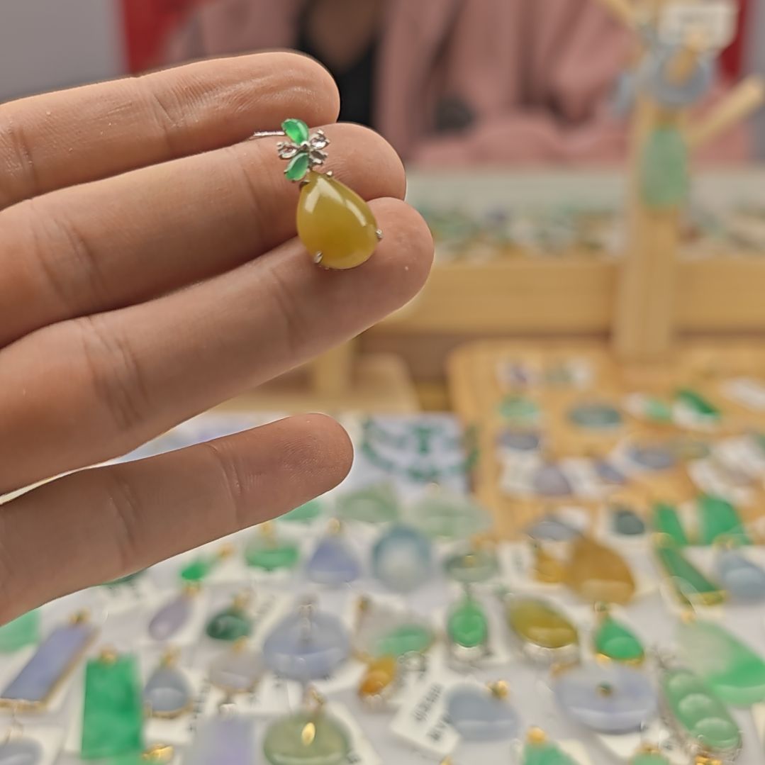 翡翠18K金镶嵌颈饰