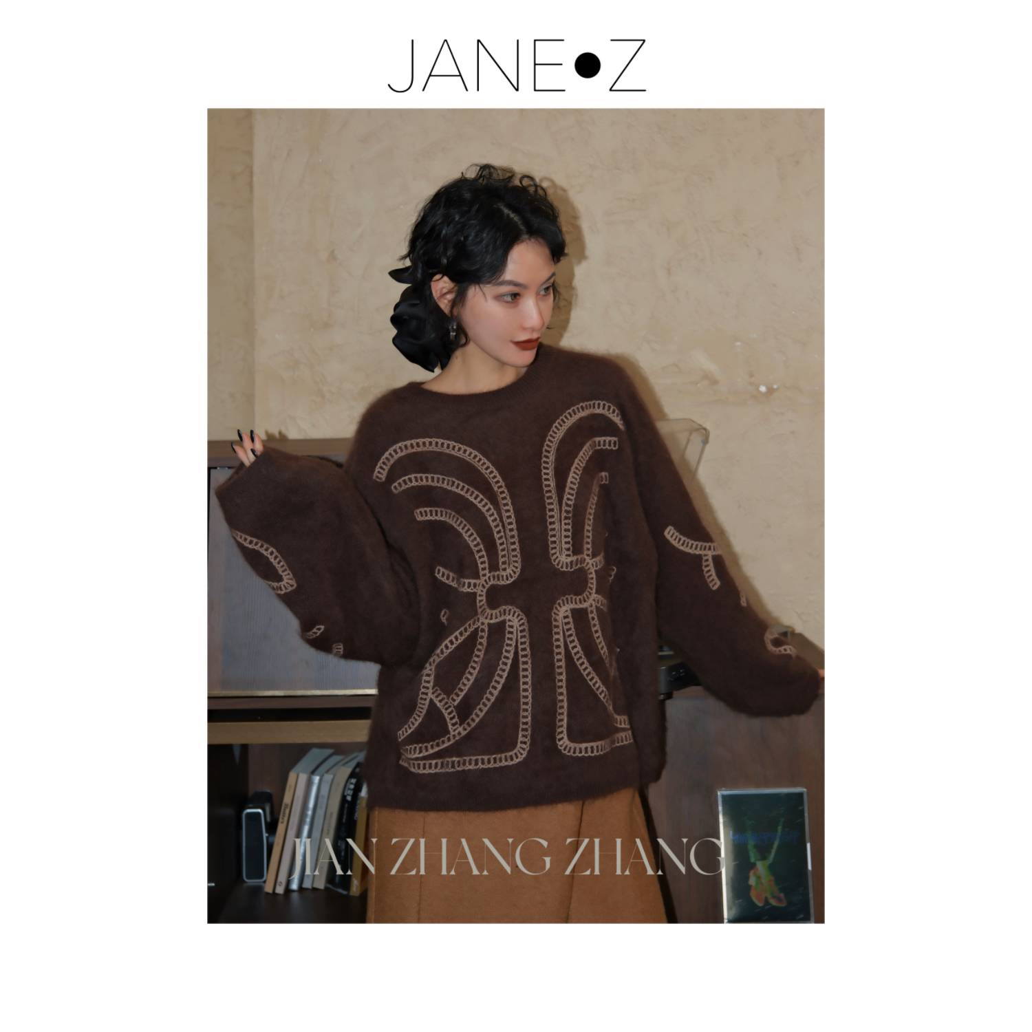 【羽光絮语】山羊绒绵羊毛艺术感复古刺绣提花拉毛圆领针织衫JZ2599