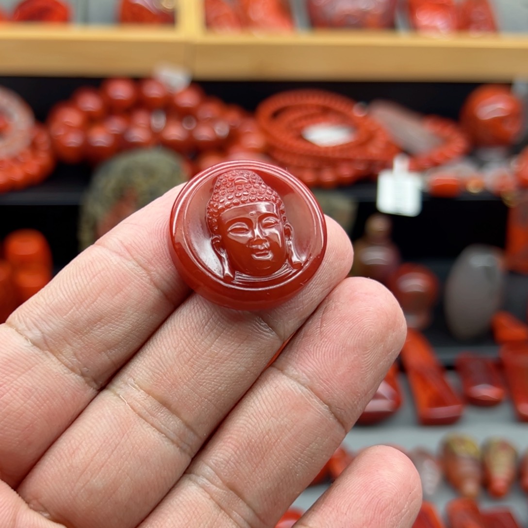 南红玛瑙吊坠未镶嵌