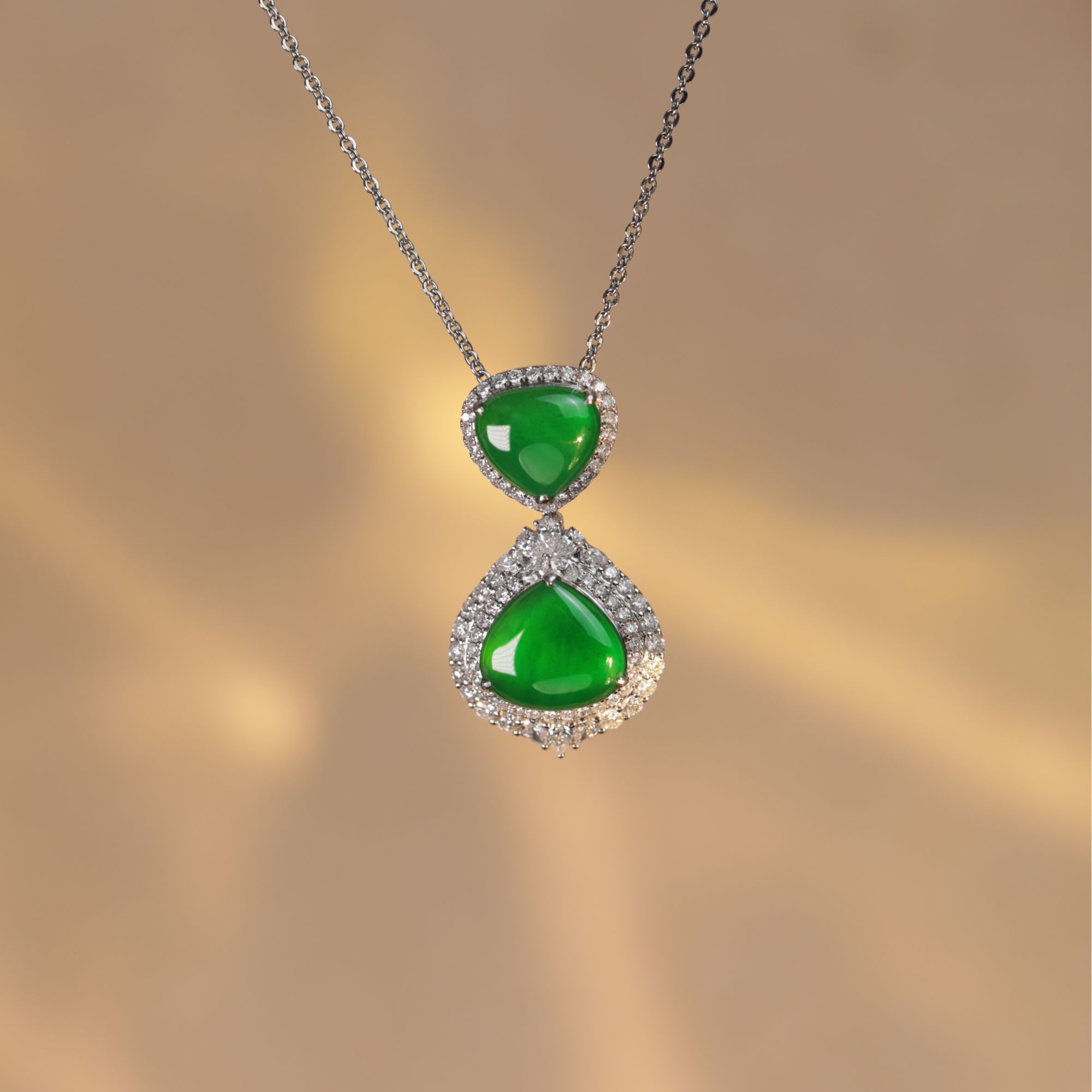 天然A货翡翠高冰满绿色颈饰18K真金真钻镶嵌心形吊坠