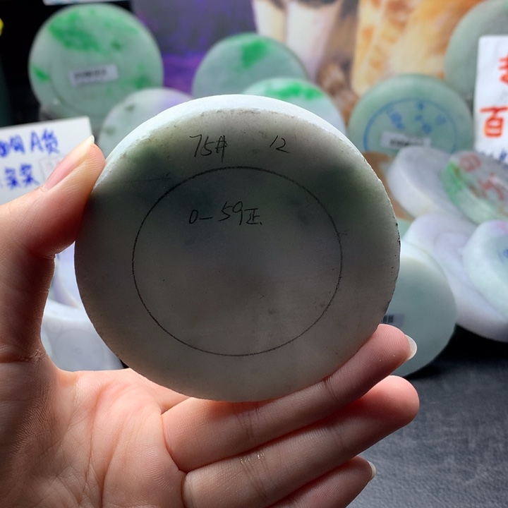 定制翡翠未镶嵌手镯