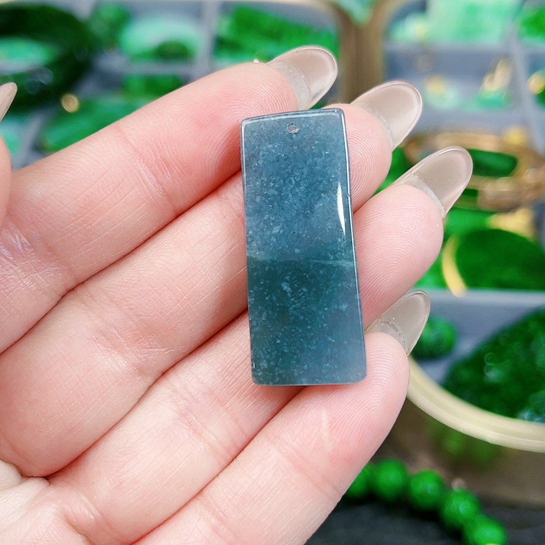 翡翠颈饰未镶嵌吊坠