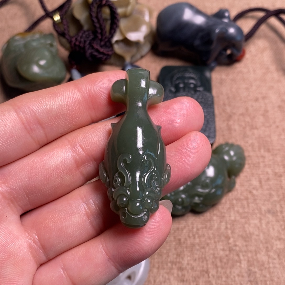 未镶嵌和田玉挂件浮****渡