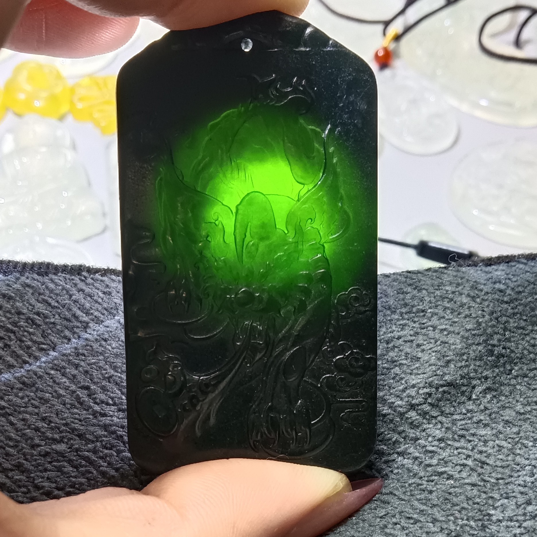 天然岫玉501双面雕刻吊坠（62.5*34.6*8.2）