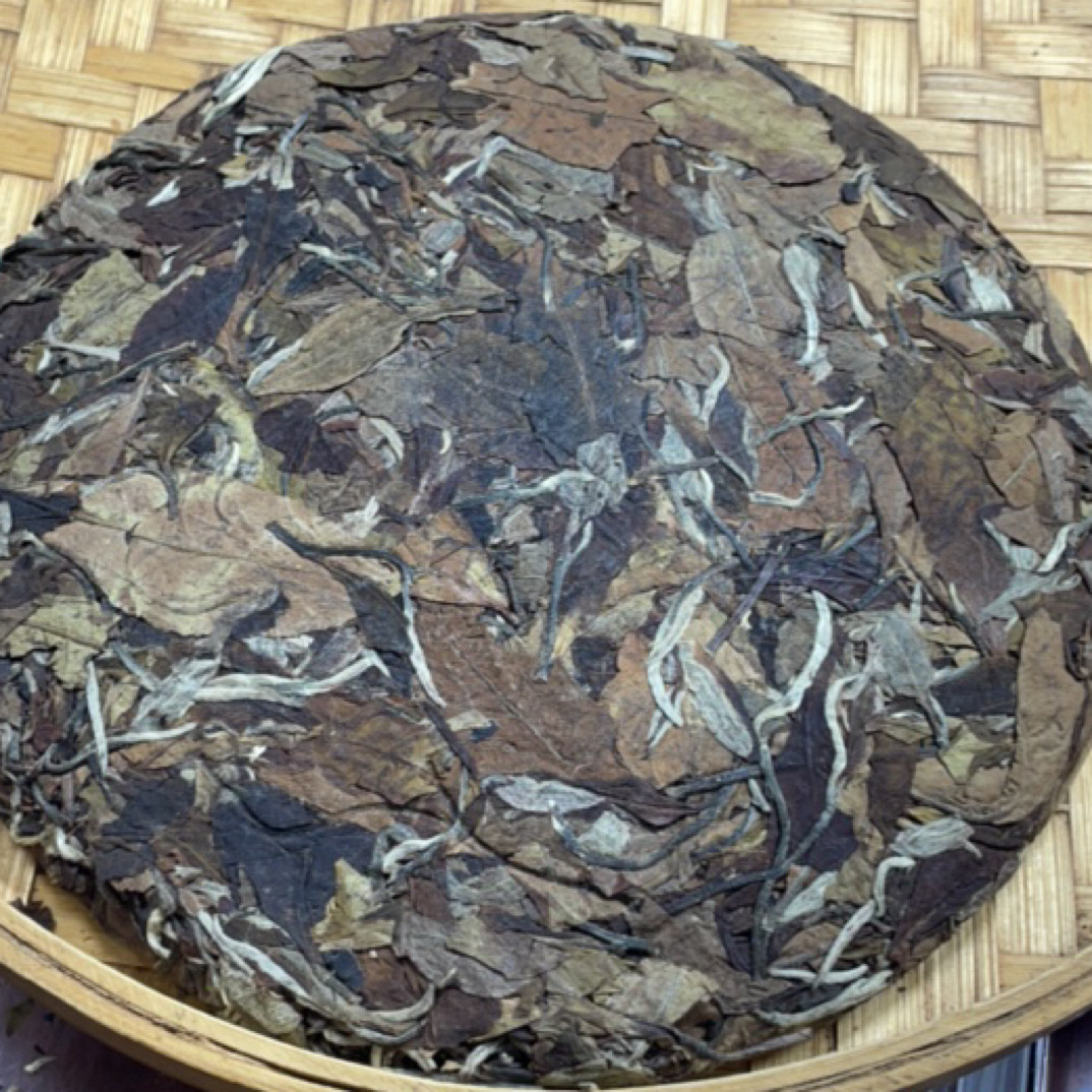 2017年 云南松山古树白茶饼