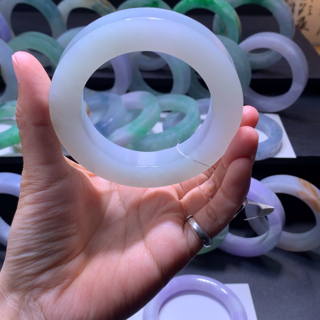 沐***光定制翡翠未镶嵌翡翠手镯