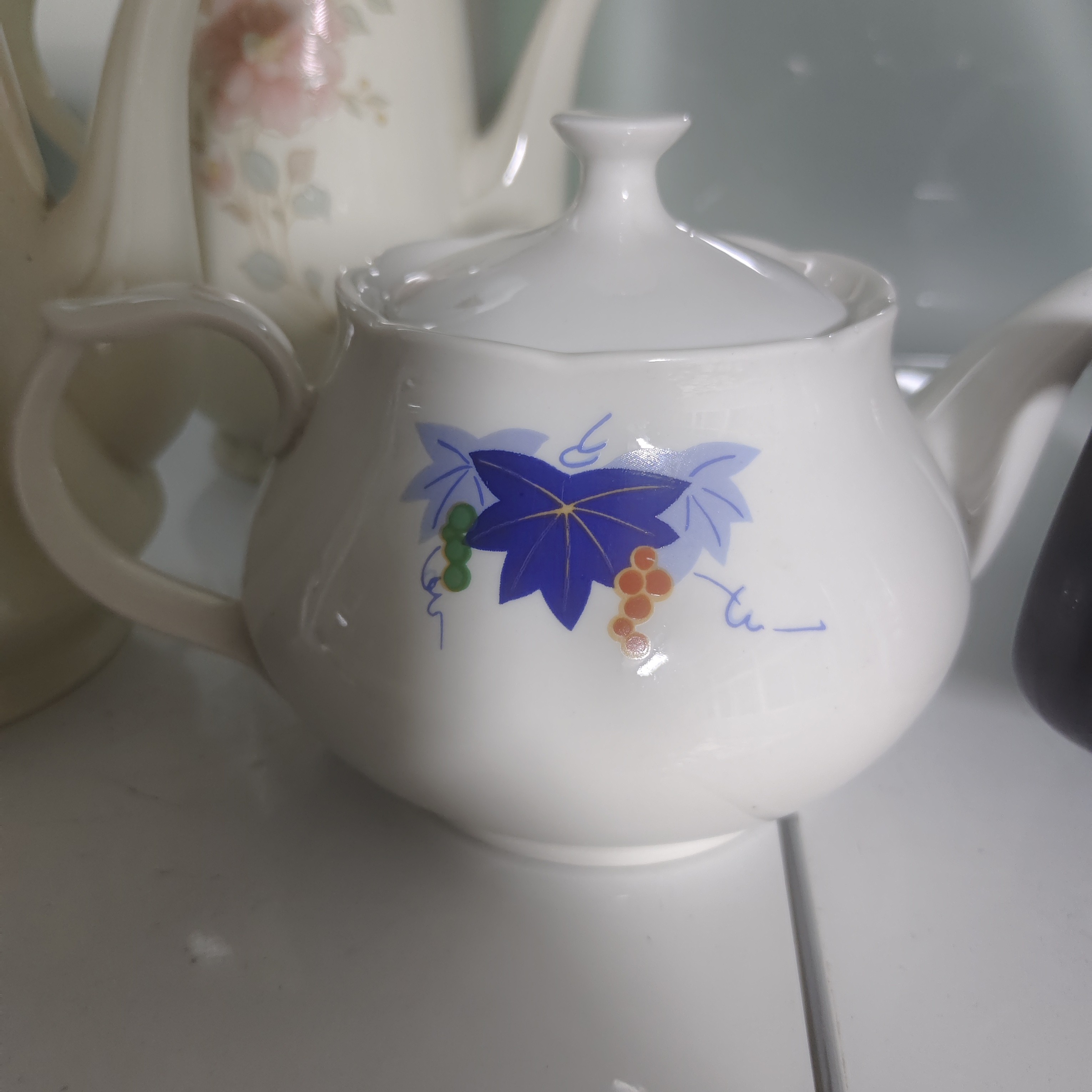 白玫瑰茶壶一把，容量500到800