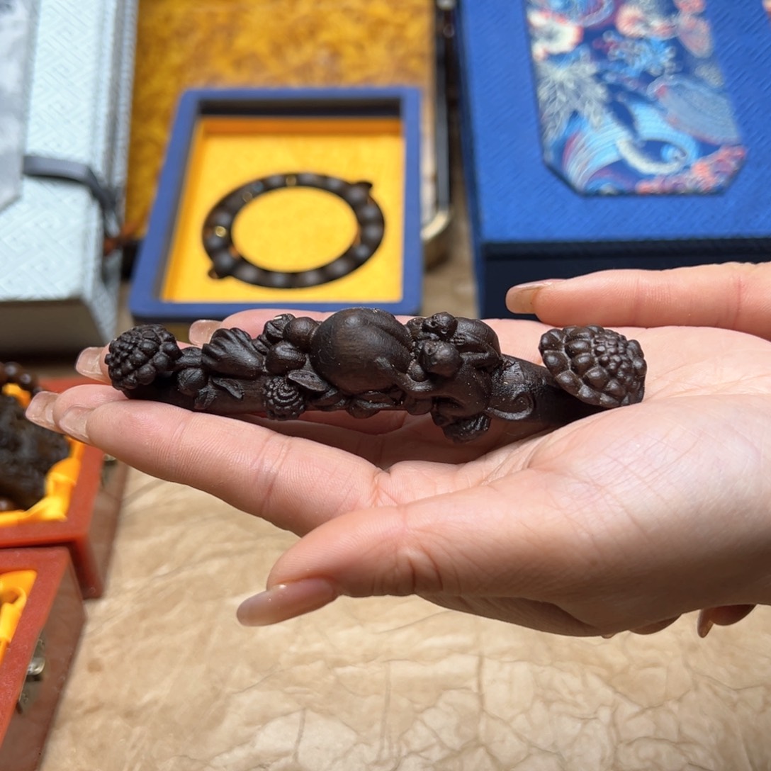 大叶紫檀（黑酸枝木类）