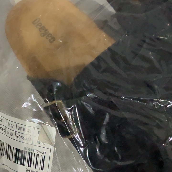 勃肯黑色鞋子39。      