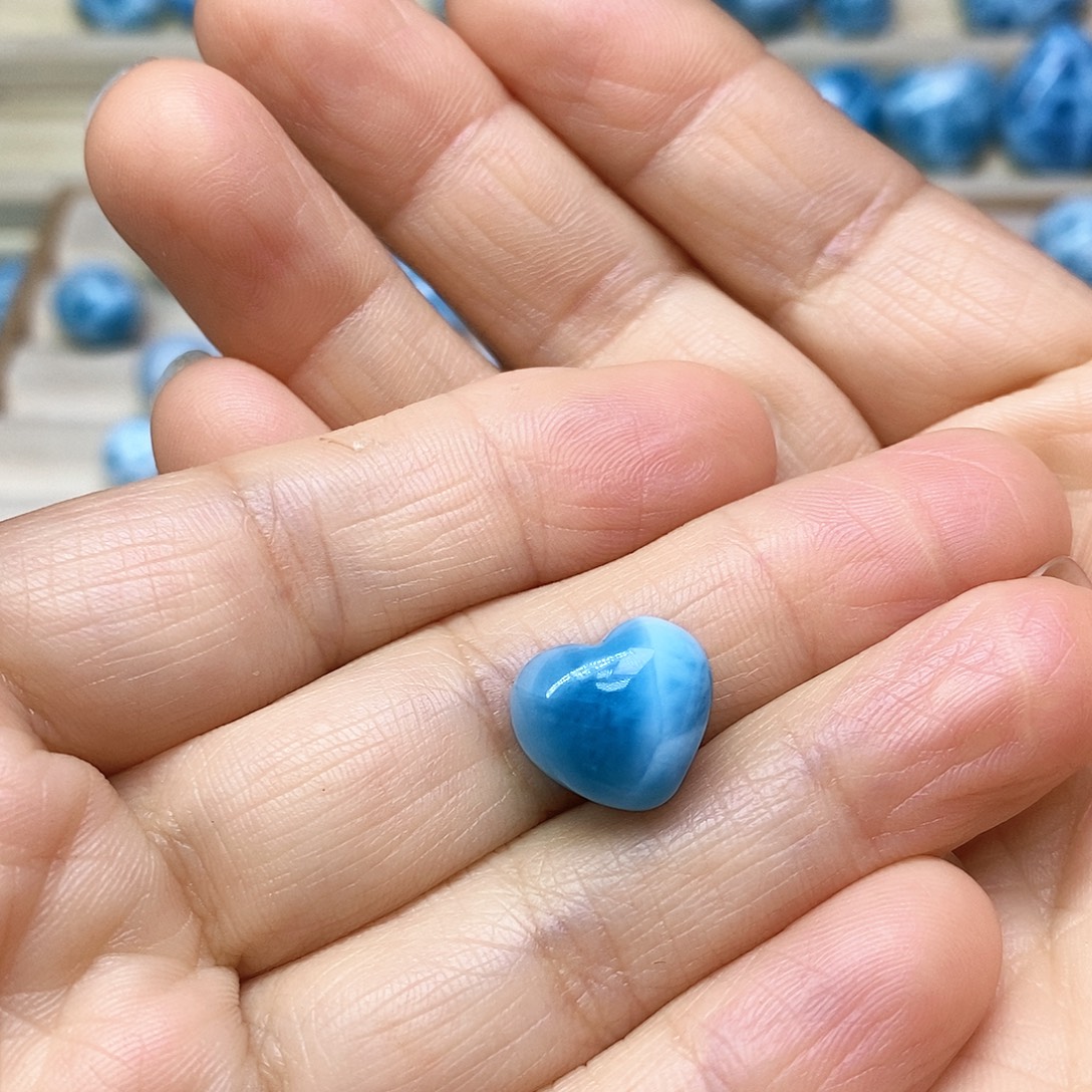 叶****针钠钙石（海纹石）未镶嵌颈饰