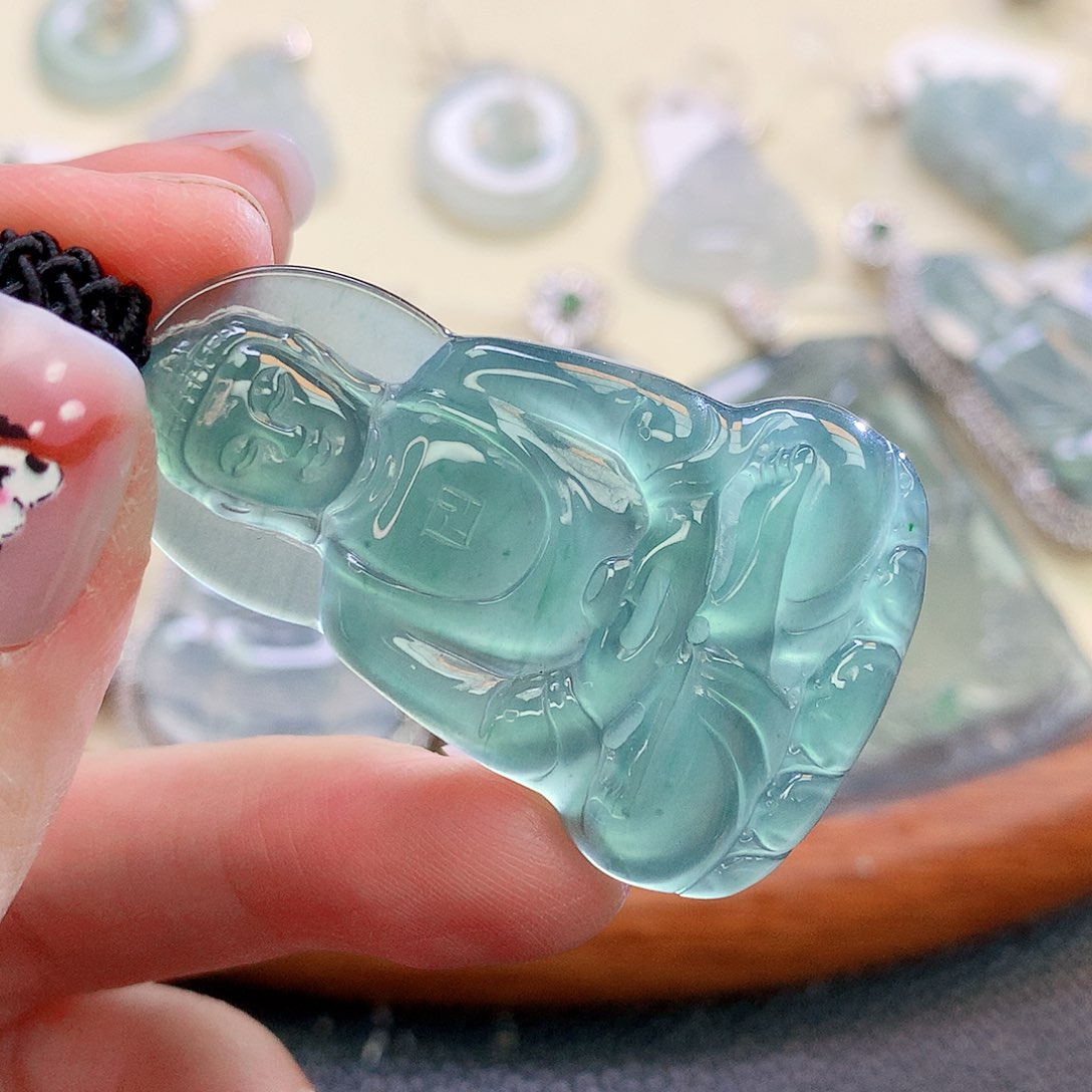 翡翠颈饰未镶嵌翡翠