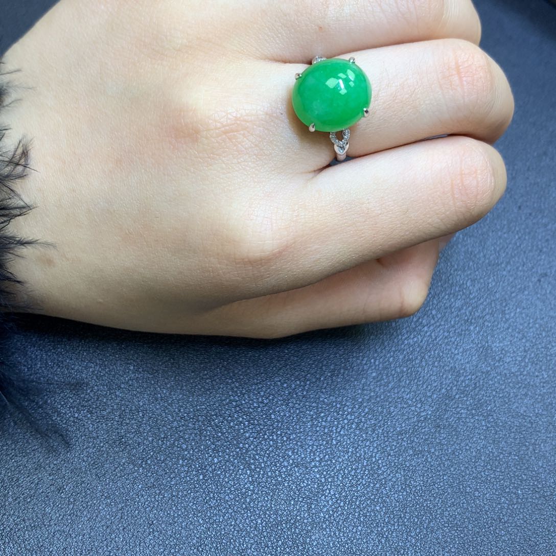 翡翠颈饰18K金镶嵌翡翠