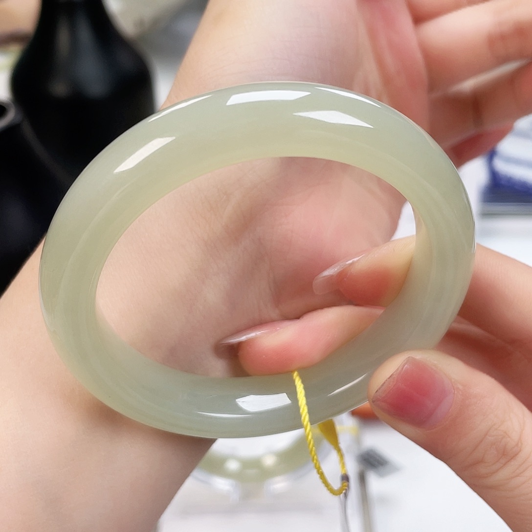 和田玉手镯57未镶嵌君**君