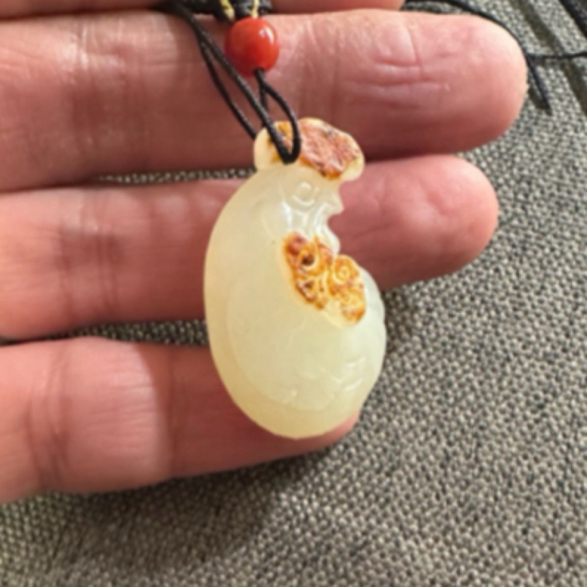 和田玉红皮公鸡挂件