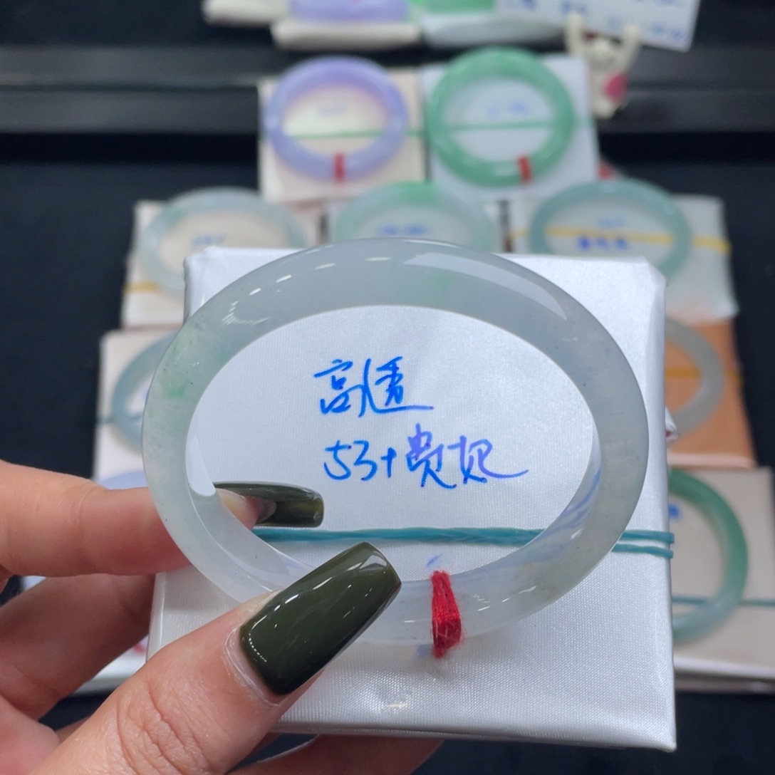 翡翠手镯未镶嵌翡翠手镯