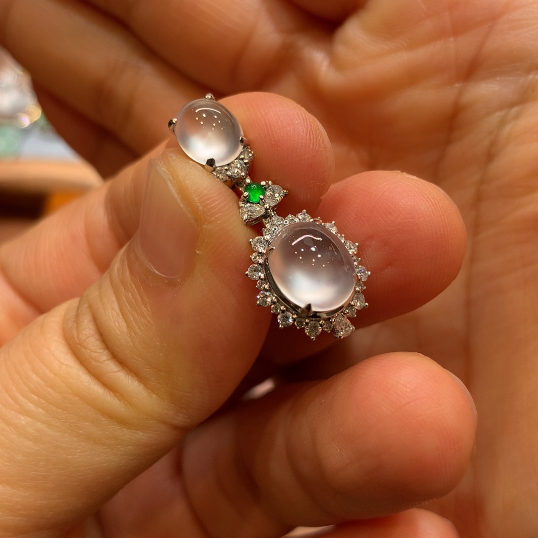 翡翠18K金镶嵌颈饰吊坠