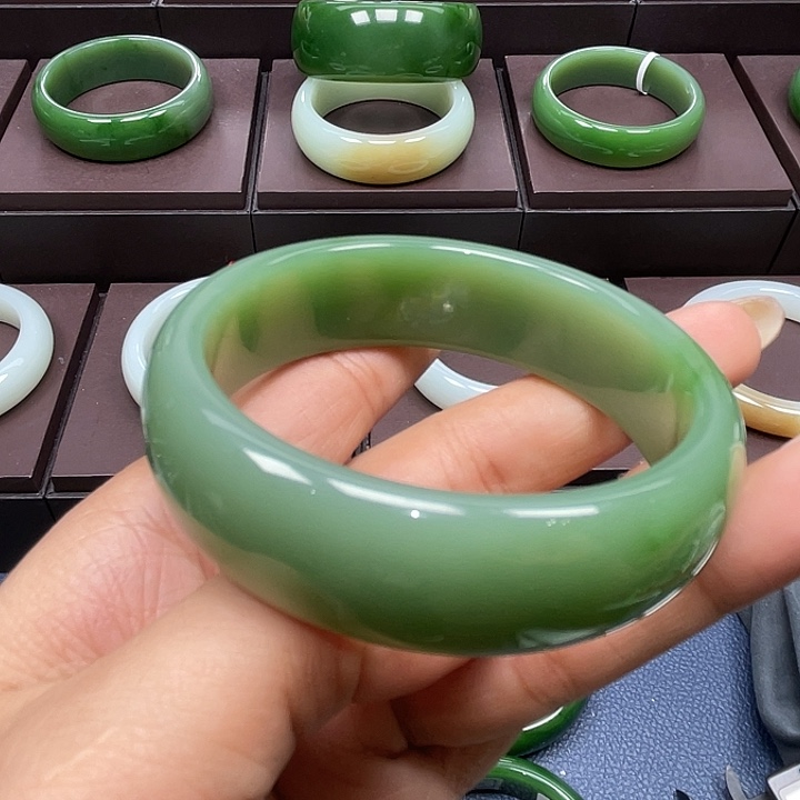 和田玉（碧玉）未镶嵌手镯