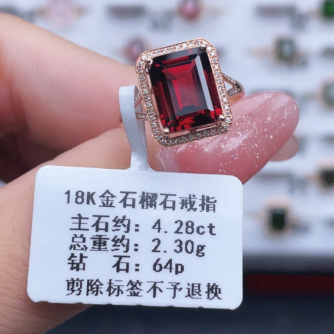戒指18K金镶嵌石榴石