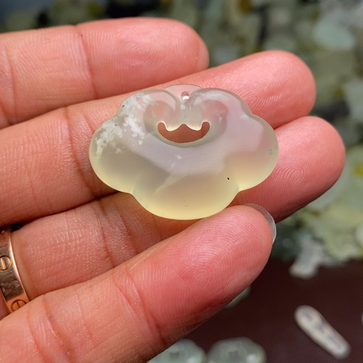 蛇纹石玉颈饰合金96
